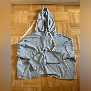 Crop hoddie with metal circle design